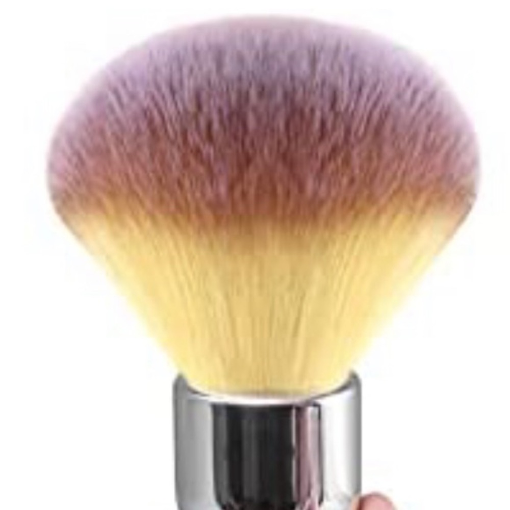 Daubigny Large Foundation/Powder Brush. Perfect for blending.